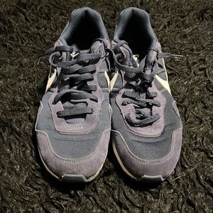 Nike Venture Runner - Midnight Navy